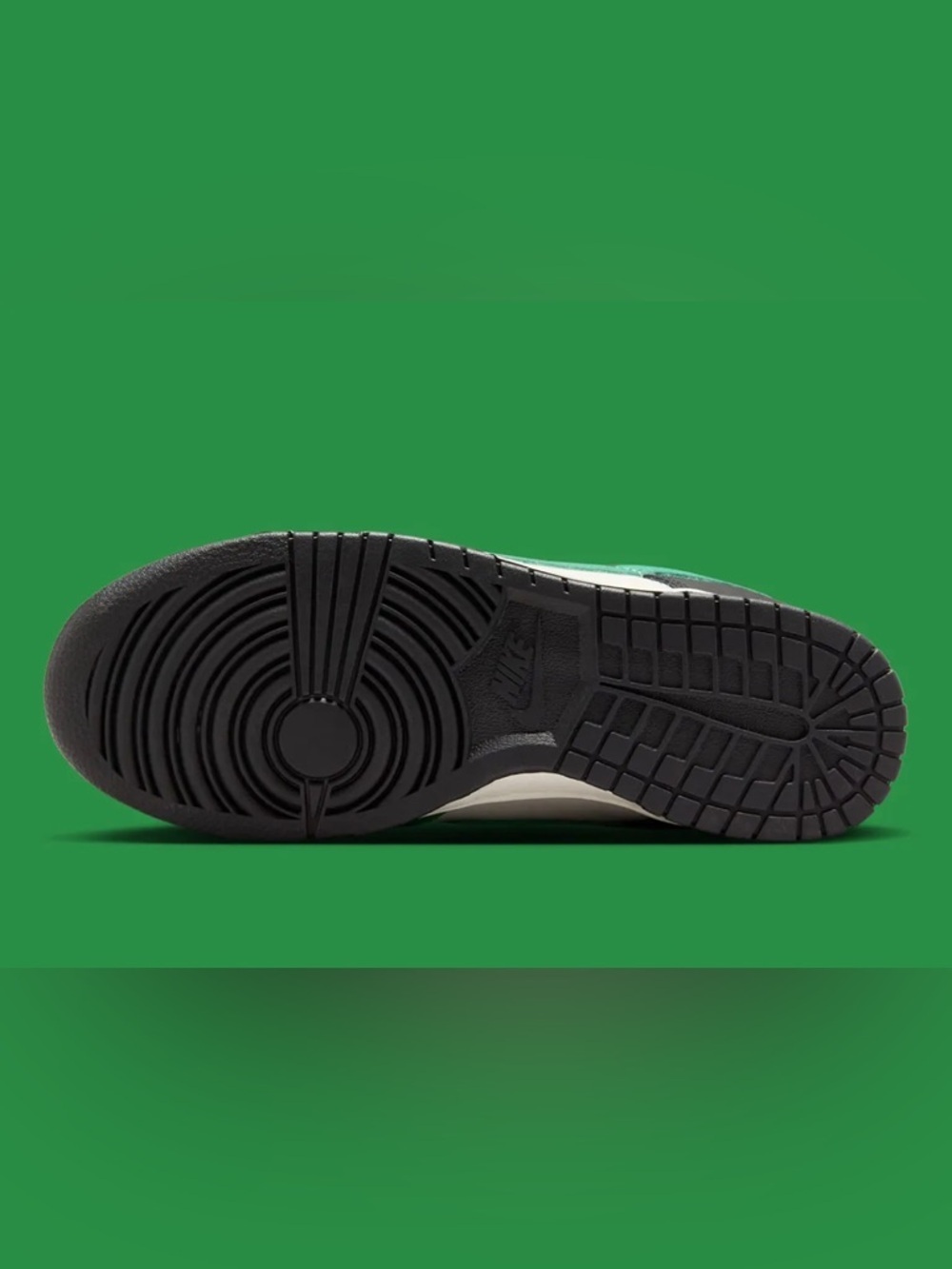 Nike Dunk Low
Celtics
US 6.5 EUC - Picture 6 of 11